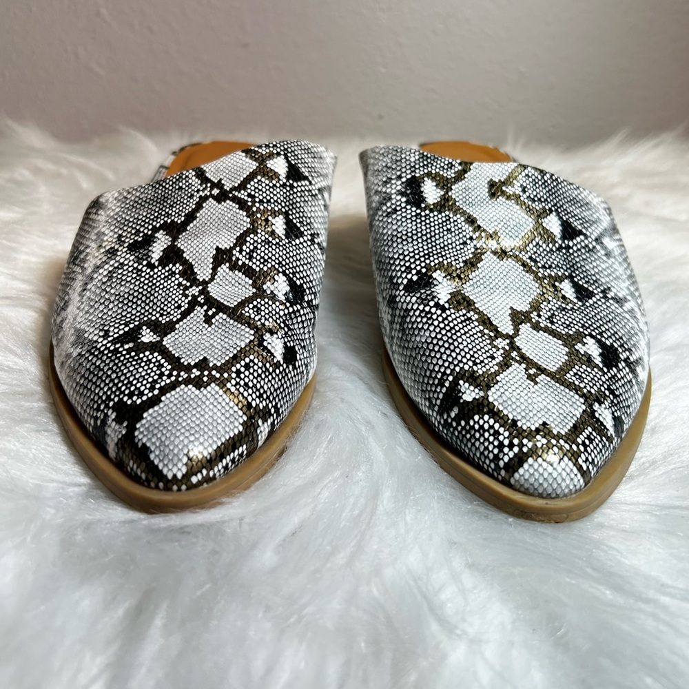 Report Illumi Asymmetrical Pointed Toe Snakeskin Flat Mule Size 8 - Picture 6 of 9